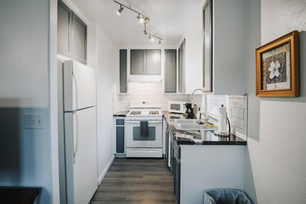 Gorgeous Upstairs Studio With Patio And Laundry Chico Bagian luar foto