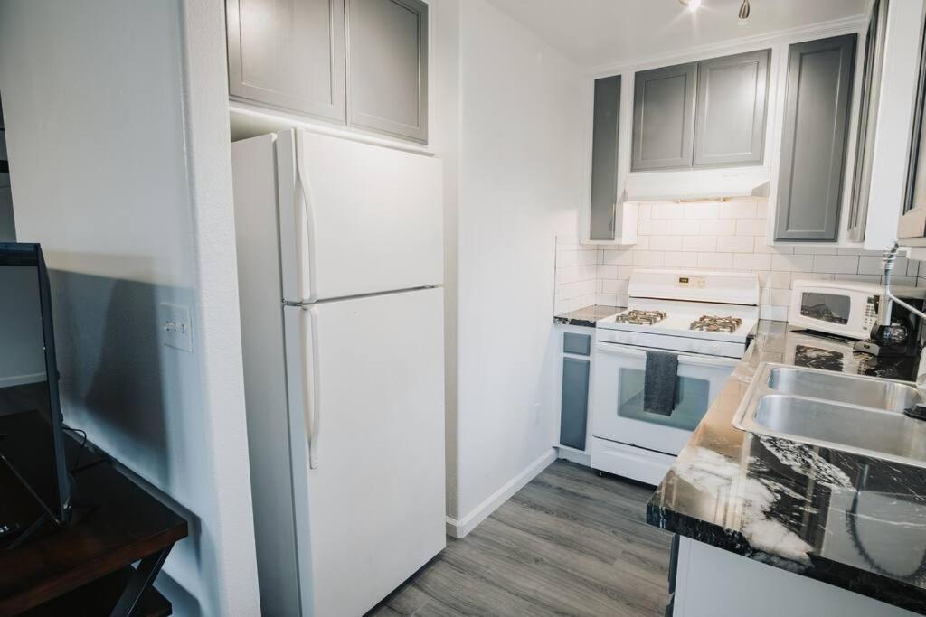 Gorgeous Upstairs Studio With Patio And Laundry Chico Bagian luar foto