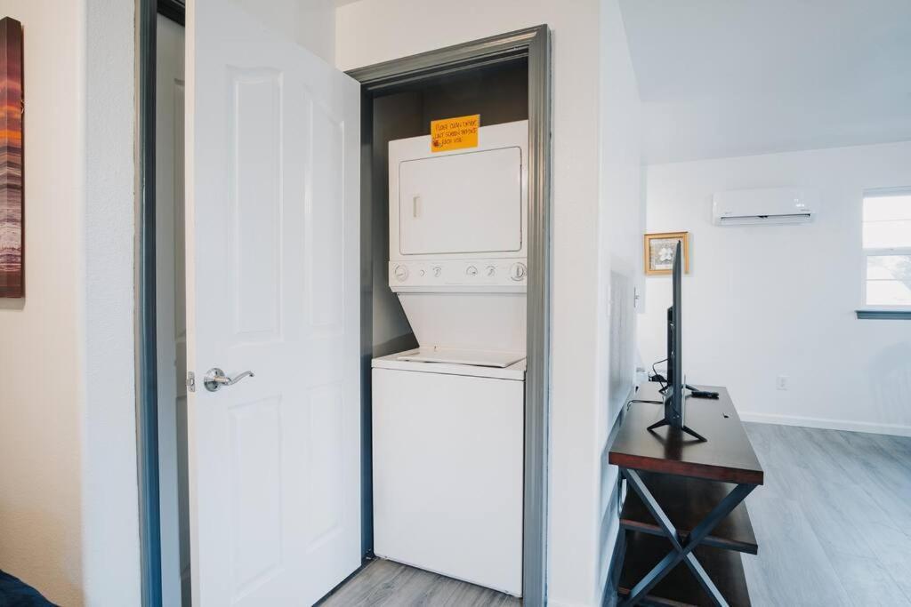 Gorgeous Upstairs Studio With Patio And Laundry Chico Bagian luar foto