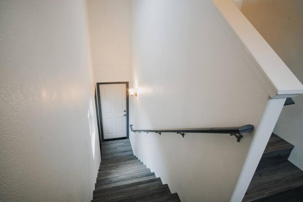 Gorgeous Upstairs Studio With Patio And Laundry Chico Bagian luar foto